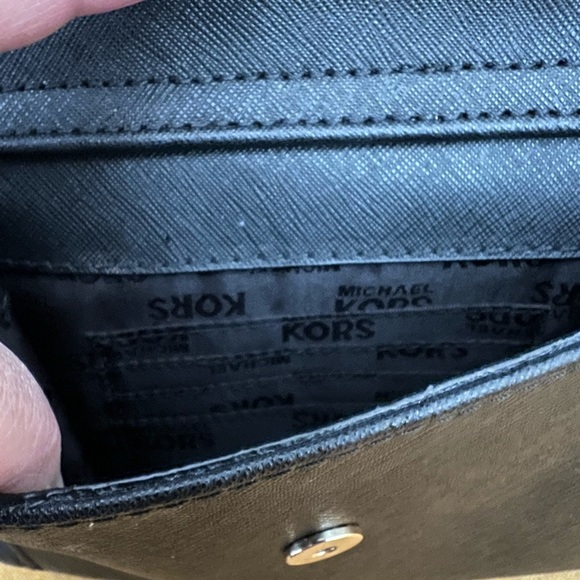 Michael Kors black leather handbag with gold trim and hardware. Gold feet - Picture 6 of 13